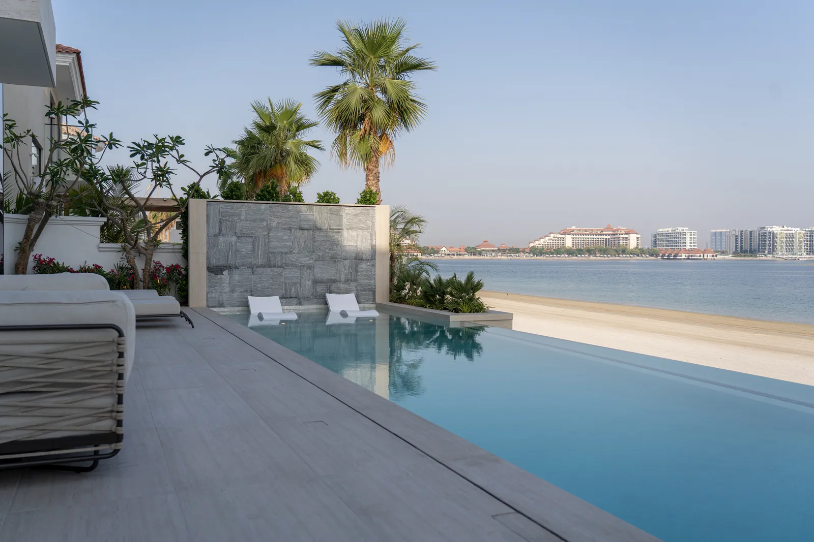 Villa D133 - Waterfront Residence, landscape project by Luxland Landscaping