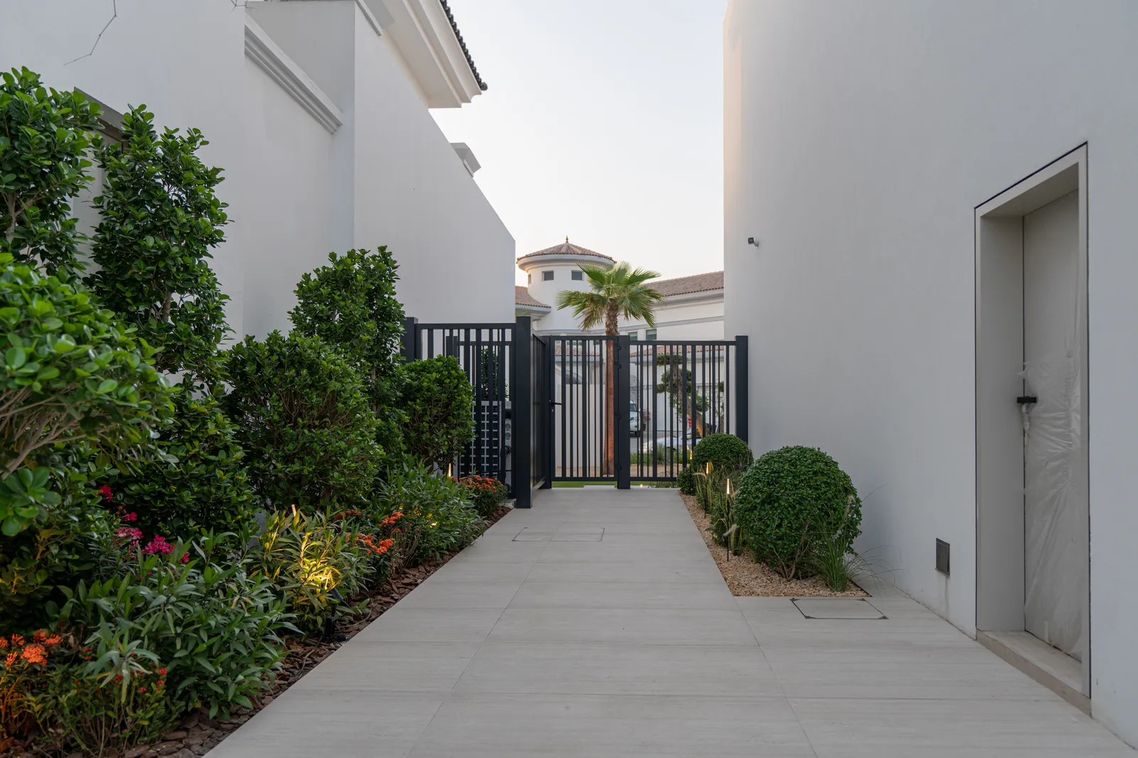 Side passage planting between villa and boundary